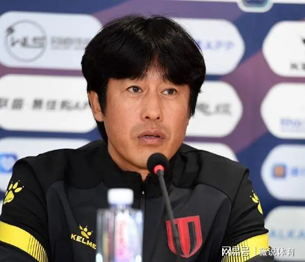 包含四川冲超热门广州富力停止连胜，成绩波动跻身中下游的词条